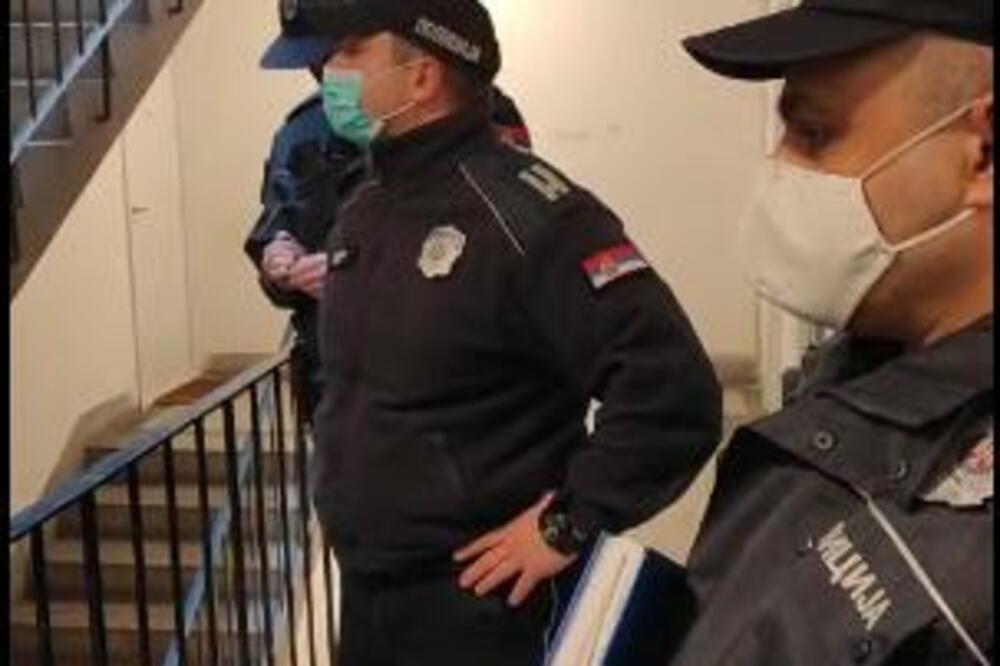 ODLOŽENO ISELJENJE MAJKE POGINULOG BORCA! Za sada ostaje u svom DOMU! (VIDEO)