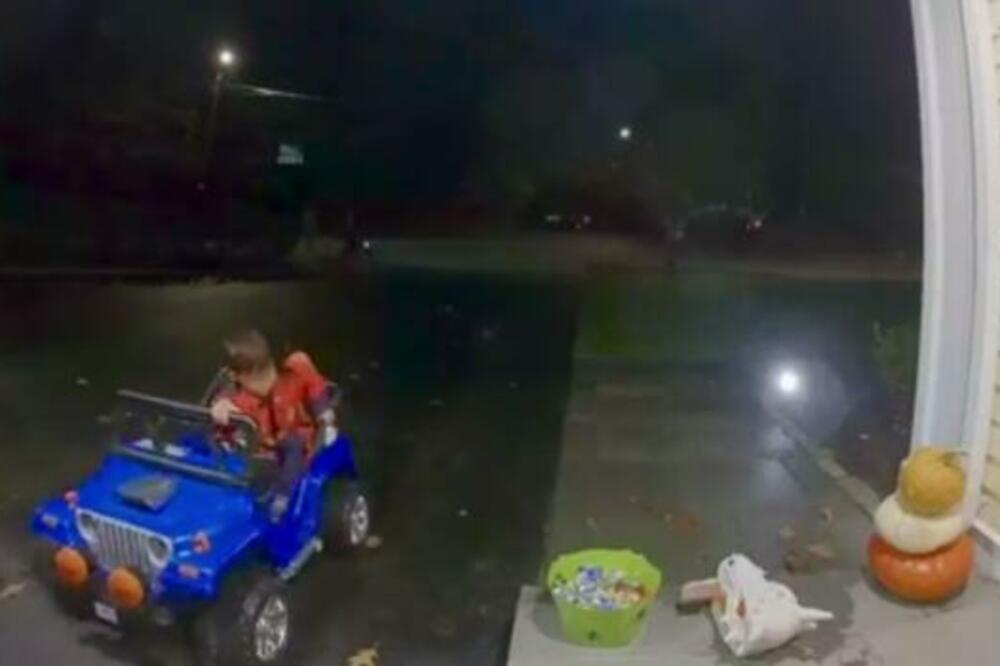 SVET IMA POBEDNIKA NOĆI VEŠTICA: Pogledajte kako se OVAJ MALIŠAN snašao za SLATKIŠE! (VIDEO)