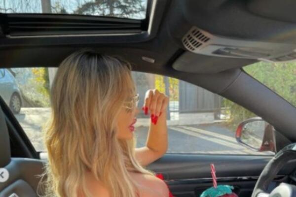 ANA RASPALILA MAŠTU! GOLIŠAVA u skupocenom AUTOMOBILU: Veš u CRVENOJ BOJI KAO MALINE koje je nekada BRALA!