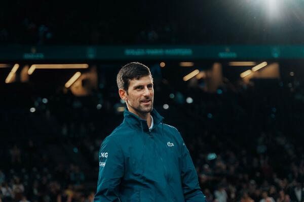 ĐOKOVIĆ OPET NA VELIKOJ SCENI: Novak završio u poznatoj PREDSTAVI, improvizacija sa njim je HIT!