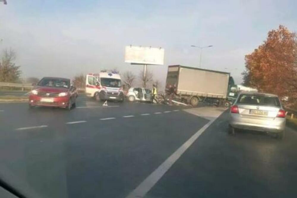 SAOBRAĆAJKA KOD AERODROMA: Ima POVREĐENIH! (FOTO)
