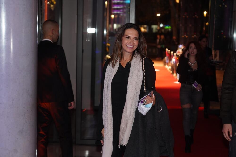 MUŽ NATAŠE NINKOVIĆ NIJE VIŠE MISTERIJA: Glumica napravila IZUZETAK i pokazala KAKO ON IZGLEDA