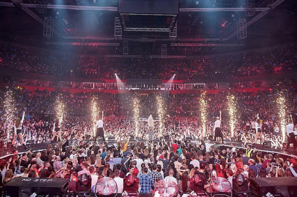 NAŠOJ PEVAČICI STAN IZGLEDA KAO LAS VEGAS: Javno podelila FOTKU, pa se odmah pohvalila!