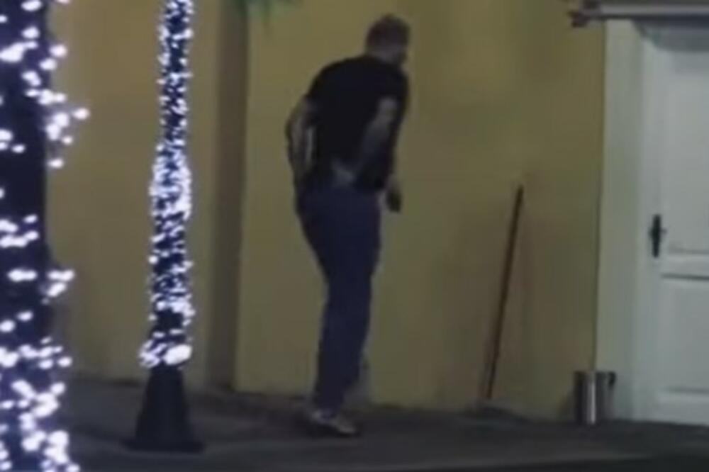 SVI ĆETE PLAKATI OD SMEHA! Janjuša priteralo umalo se UNEREDIO ispred wc-a,ZAPOMAGAO KAO MALO DETE: "Na VRHU MI JE"