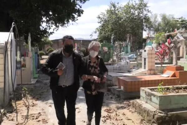 DIGITALIZACIJA SA MRTVIMA: QR kod na spomeniku vodi do veb-stranice, PAZITE SAMO! (VIDEO)