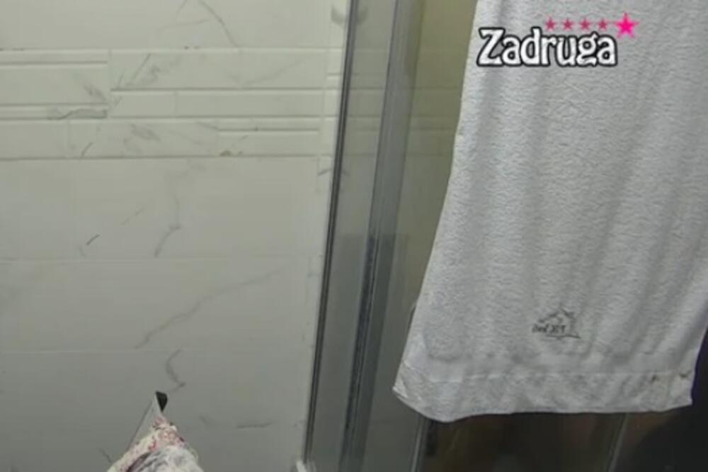 PALA VRELA AKCIJA! Kontroverzni PAR se prepustio, INTIMNI ČIN KO NA DLANU - VIDI SE A I ČUJE! (VIDEO 18+)