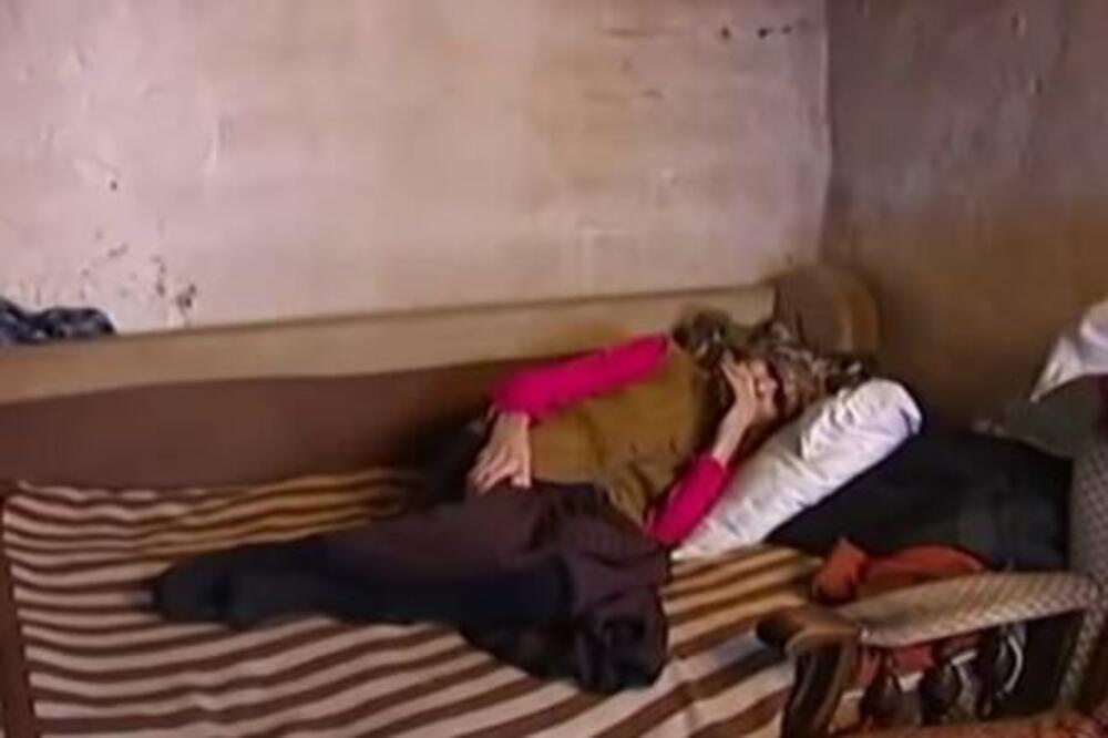 NAJSTARIJA SRPKINJA (111) LEŽI U BUĐI I UMIRE SAMA: Baka Đurđa ima PREKO 100 UNUKA, živi NA RUBU SIROMAŠTVA (VIDEO)