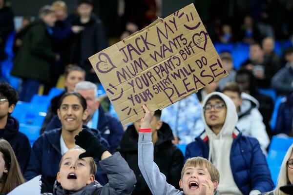 "Trampa" postaje trend u sportu: NEKO NUDI MAJKU, NEKO ZA NJU TRAŽI ŠORTS!