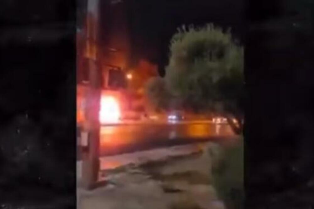 AUTOMOBIL TINE U PLAMENU: Pojavio se jeziv snimak nesreće u kojoj je mlada srpkinja poginula! (VIDEO)