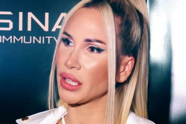 NIKOLIJA SKROZ GOLA, A NA GLAVI FANTOMKA: Isplivala FOTKA posle koje nastaje MUK! (FOTO 18+)