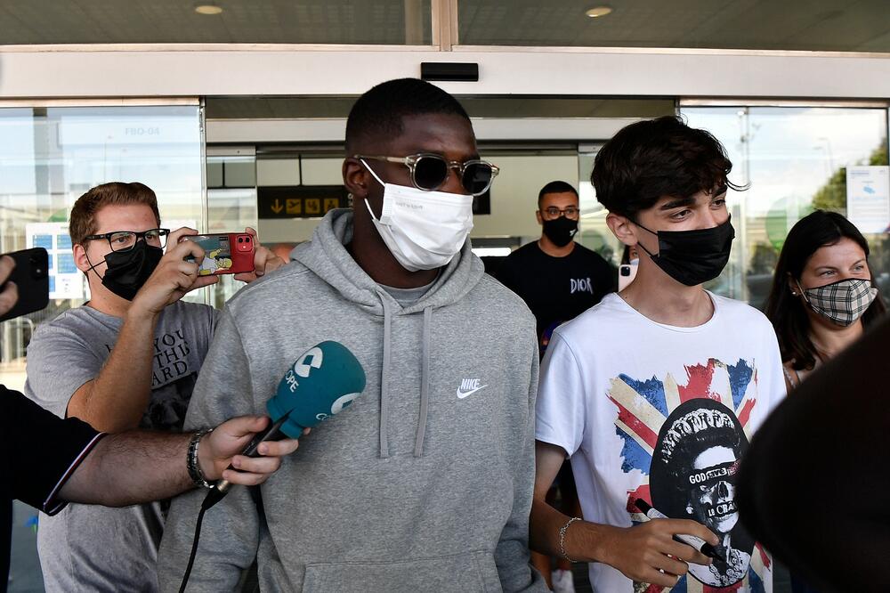 "ROBA" SA GREŠKOM - STAKLENI DEMBELE: 135 miliona ga Barsa platila - 13 puta povređen!