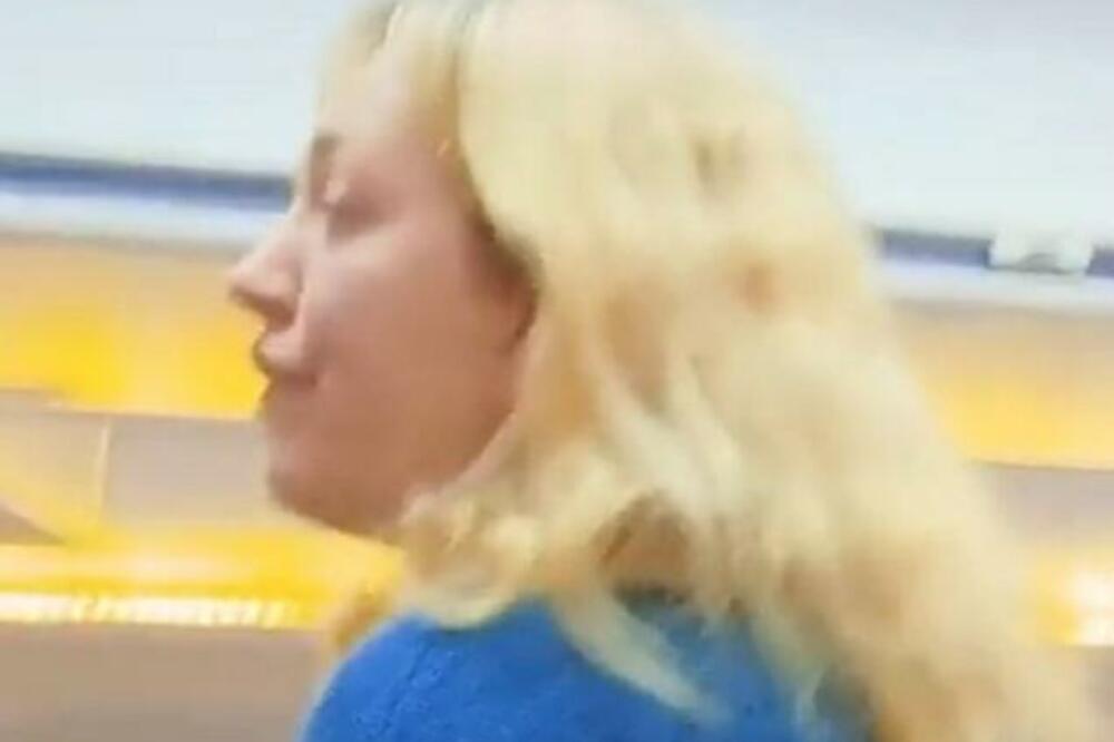 "VI ME SVESNO STAVLJATE U OPASNOST": Saznala da je putnik do nje NEVAKCINISAN, pa napravila NEVIĐENU DRAMU! (VIDEO)