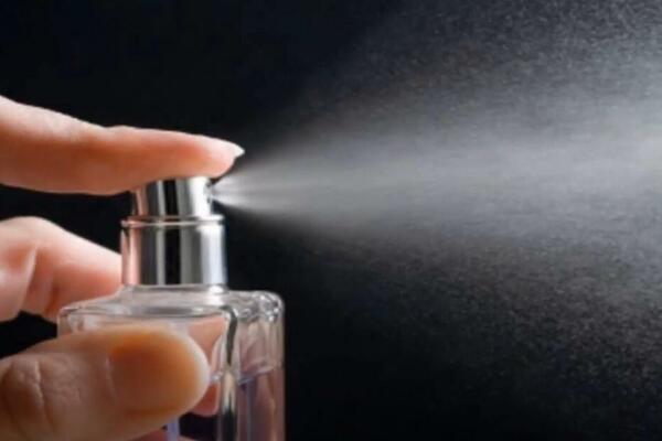 NAPRAVITE SVOJ PRIRODAN PARFEM OD SAMO 3 SASTOJKA: Zaboravite na SKUPE mirise koji brzo nestanu