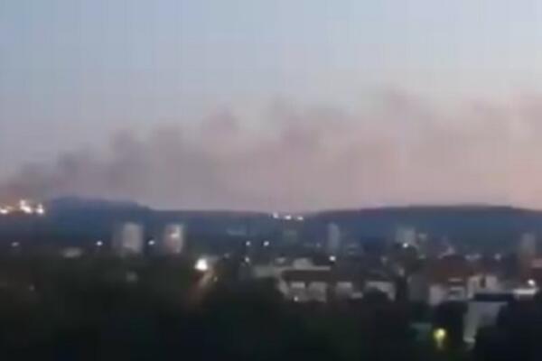 BUKTAO POŽAR U VINČI! Gorela Hala aluminijuma i plastike, DIM I DALJE KULJA (FOTO) (VIDEO)