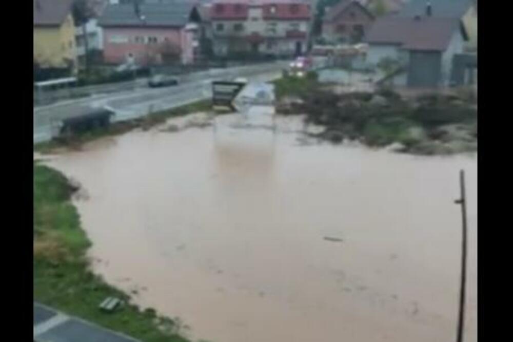 "VATROGASNE EKIPE EVAKUIŠU LJUDE": U Sarajevu poplavljena brojna naselja, najteža situacija u naselju Otes (VIDEO)