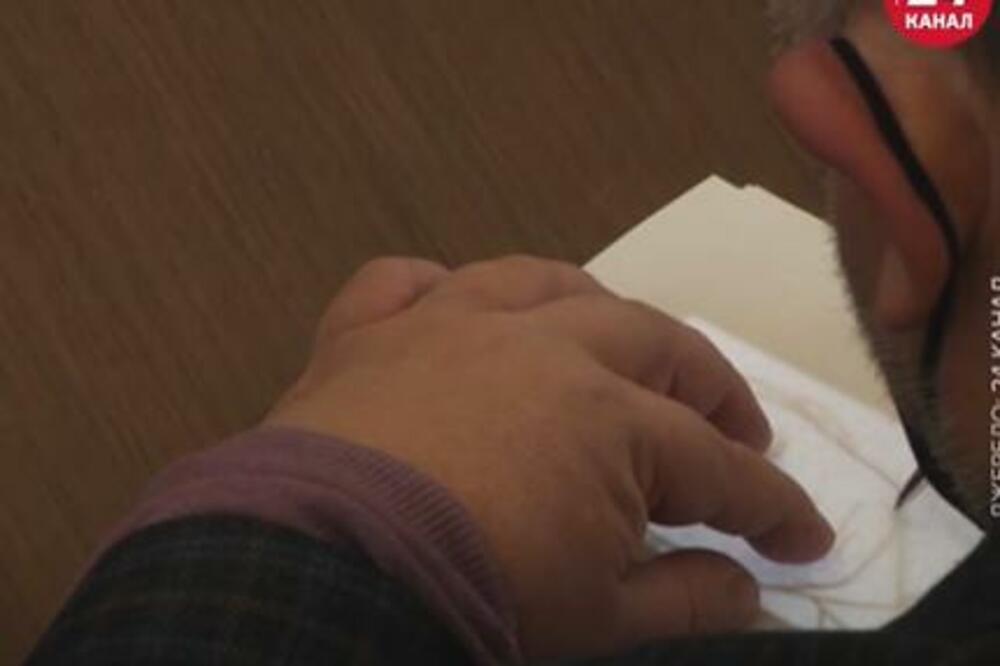 UMETNIK! Ukrajinski poslanik crtao PUTINOV portret tokom sednice Gradskog veća (VIDEO)