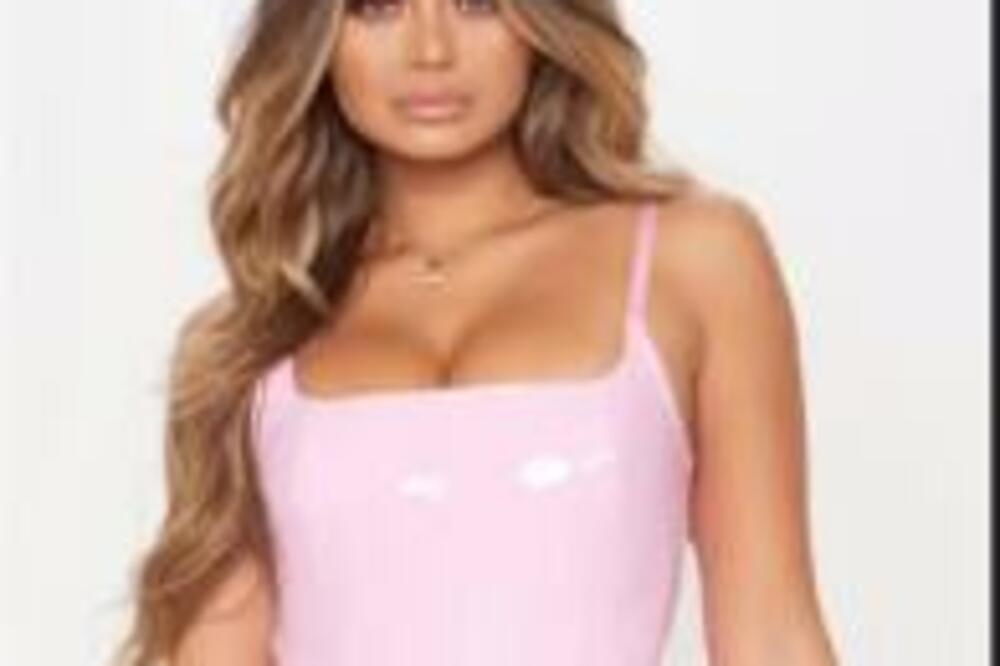 NARUČILA LATEKS HALJINU, A STIGLO JOJ NEŠTO POTPUNO DRUGAČIJE: Umiraćete od smeha kada vidite, POTPUNI ŠOK (VIDEO)