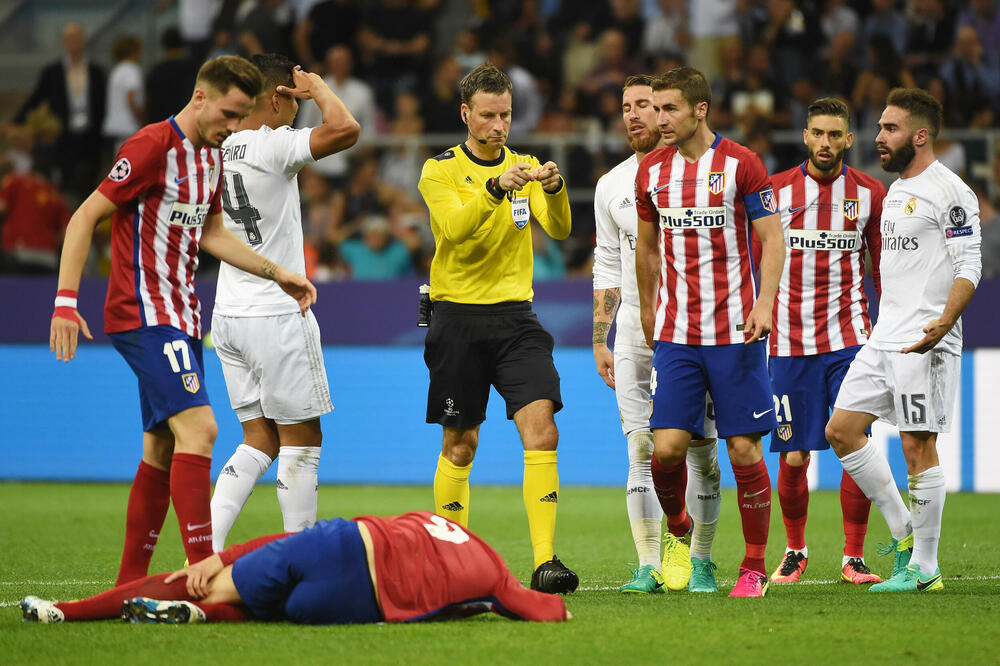 FUDBALSKI SVET PODRHTAVA: Sudija finala LŠ otvorio dušu: REALOV GOL BIO IZ OFSAJDA, SVIRAO SAM PENAL RADI BALANSA!