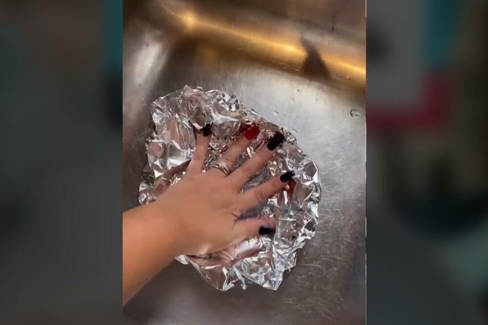 REŠITE SE ZAPUŠENE SUDOPERE UZ POMOĆ 1 TRIKA: Potrebna vam je samo ALUMINIJUMSKA FOLIJA (VIDEO)