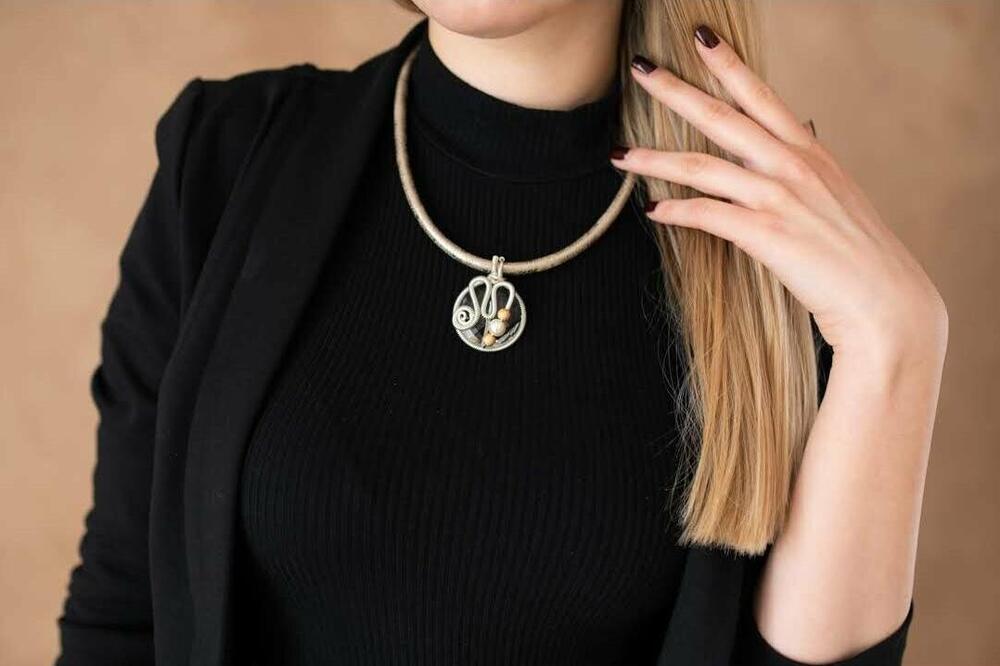 UNIKATNI NAKIT ZA SVAKU DAMU: Ukrasite outfit ovim ručno rađenim aksesoarima i budite stilizovane u svakoj prilici!