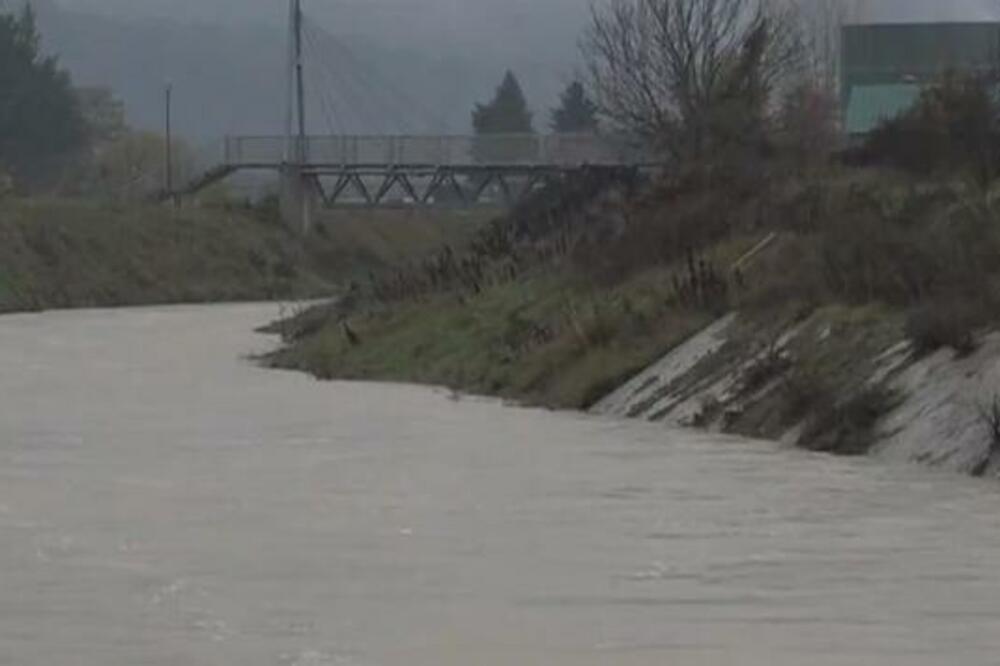 PROGLAŠENA VANREDNA SITUACIJA U KOCELJEVI, IZLILA SE TAMNAVA! Za 3 dana palo 140 litara kiše
