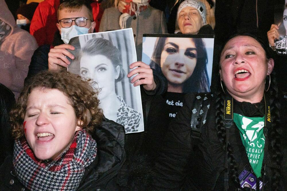 VLASTI U POLJSKOJ NAKON PROTESTA: Legalno je okončati trudnoću kada je ugroženo zdravlje ili život majke