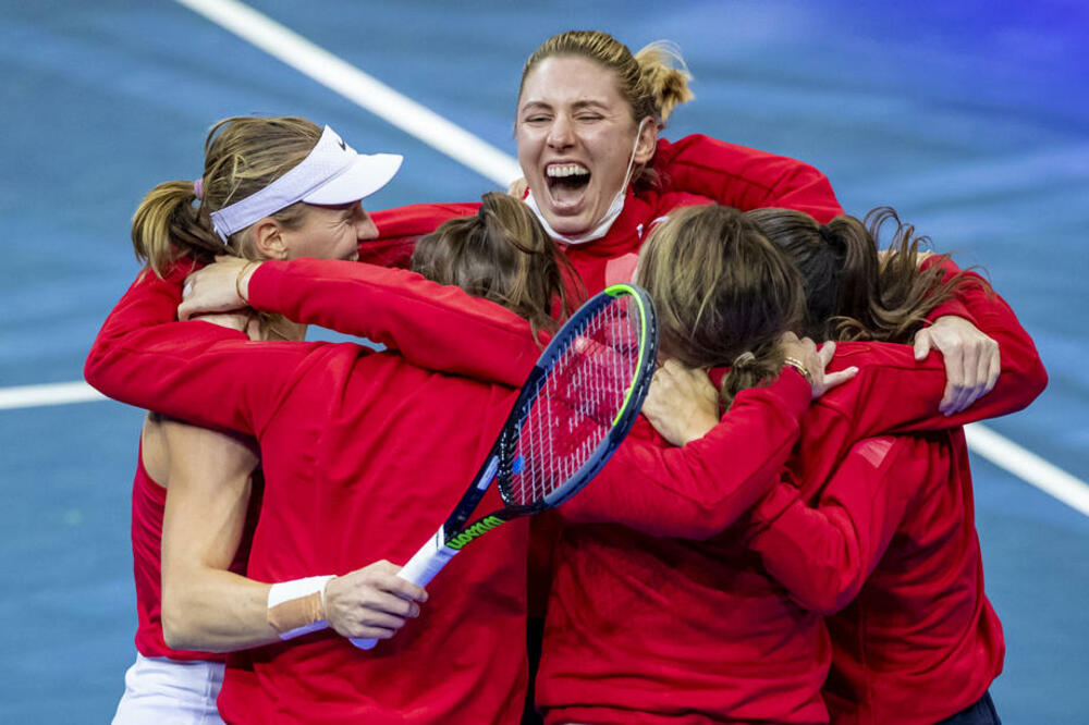 RUSKINJE NA TRONU POSLE 13 GODINA: Samsonova pobedila olimpijsku šampionku i donela trofej 'Bili Džin King'!