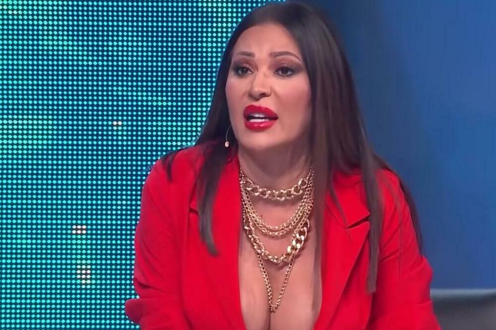 CECA NE VOLI DA MIRIŠE NA ZAPRŠKU: Pevačica otkrila NOVE DETALJE iz njene VILE NA DEDINJU, da li ste SVE OVO znali?