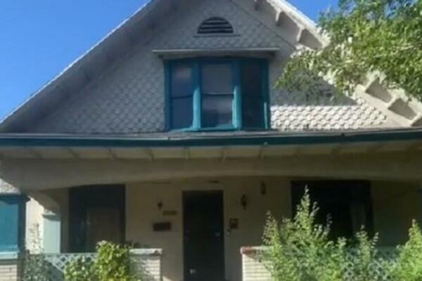 RENOVIRALI SU KUĆU, PA ISPOD TEPIHA NAŠLI STRAVIČNO OTKRIĆE! Kada su videli šta je tamo, zaledili su se (VIDEO)