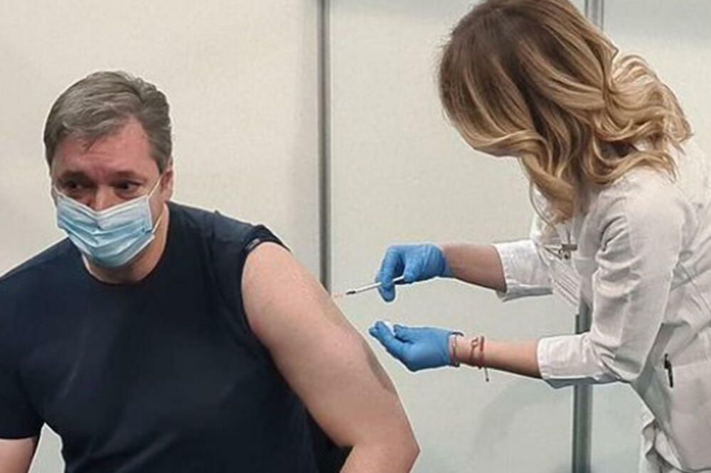 PREDSEDNIK SE VAKCINISAO: Aleksandar Vučić primio treću dozu vakcine protiv korone