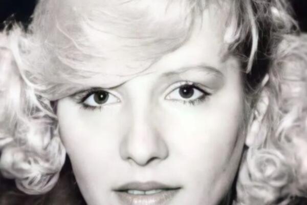 DA LI PREPOZNAJETE OVU LEPOTICU? Pevačica je danas NAŠA VELIKA ZVEZDA - muškarci su oduvek bili LUDI ZA NJOM!