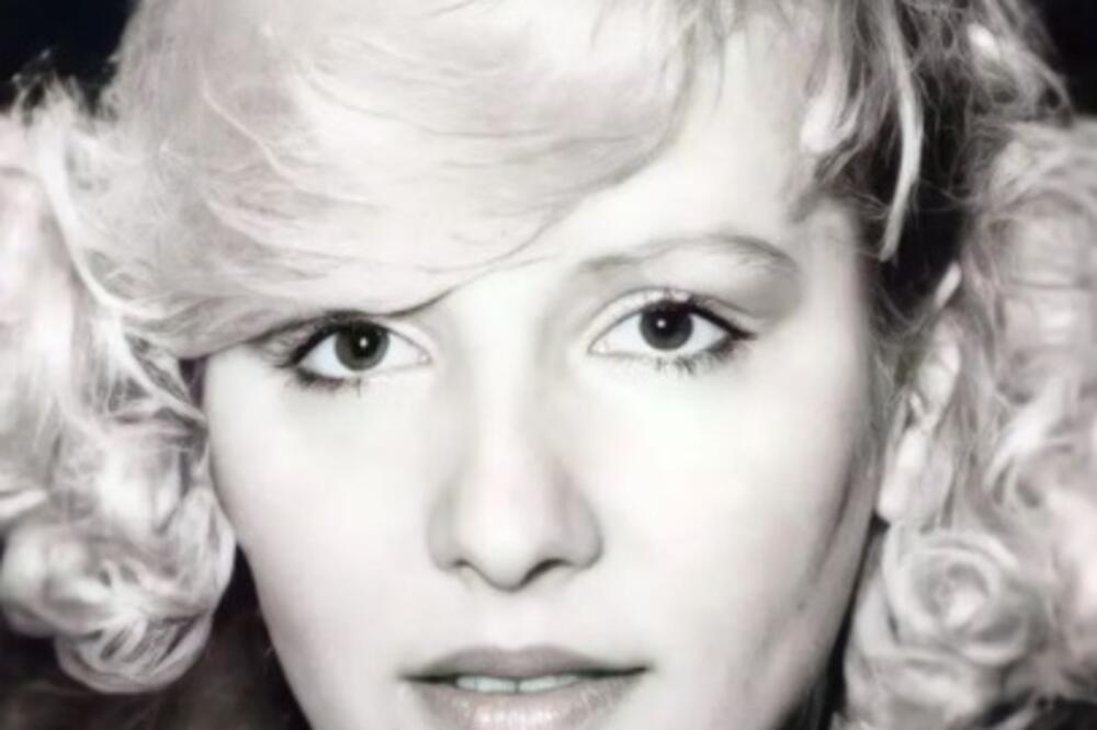 DA LI PREPOZNAJETE OVU LEPOTICU? Pevačica je danas NAŠA VELIKA ZVEZDA - muškarci su oduvek bili LUDI ZA NJOM!