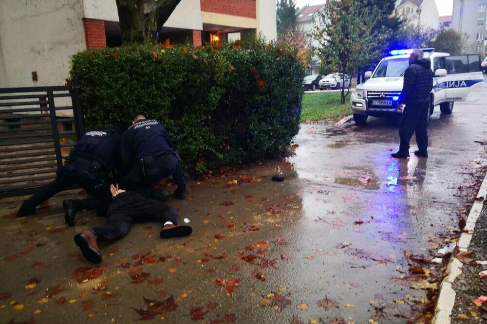 KOMŠIJE OTKRILE IDENTITET MLADIĆA KOJI JE IZVRŠIO MASAKR U SREMČICI: Macolom razvalio stepenište!(FOTO)