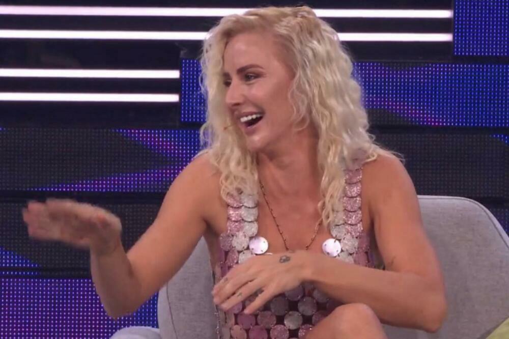 MILICA DABOVIĆ SE SKINULA ZA BADNJE VEČE: Pokazala kakve su joj obline!