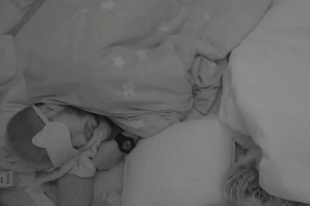 DOK DEJAN SPAVA, SANDRA MU JE SVE BLIŽA I BLIŽA: Evo šta je Rešićeva uradila dok je Dragojević bio u DUBOKOM SNU!