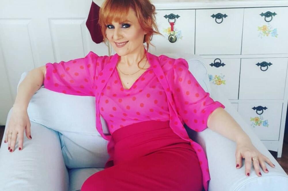 IMA BLIZU 50 A I DALJE JE ŽELE! Aleksandra Kovač se SKINULA i pokazala BOŽANSTVENO TELO: Prvi put OBNAŽENA! (VIDEO)