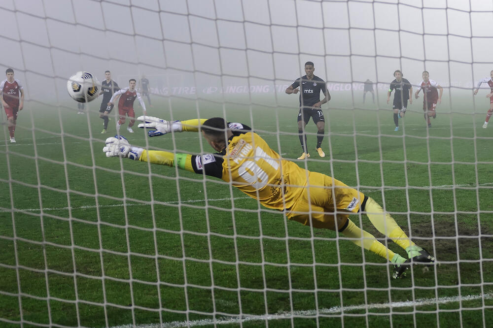 SUDIJSKI EKSPERT DAO SVOJ KOMENTAR SPORNIH SITUACIJA: Zvezda OŠTEĆENA za penal, za Partizan se ne vidi dobro!