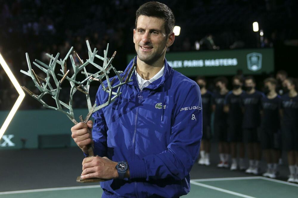 NOVAKOV POSEBNI TRENUTAK: Malo je nedostajalo da zaplače tokom intervjua posle pobede u Parizu (VIDEO)