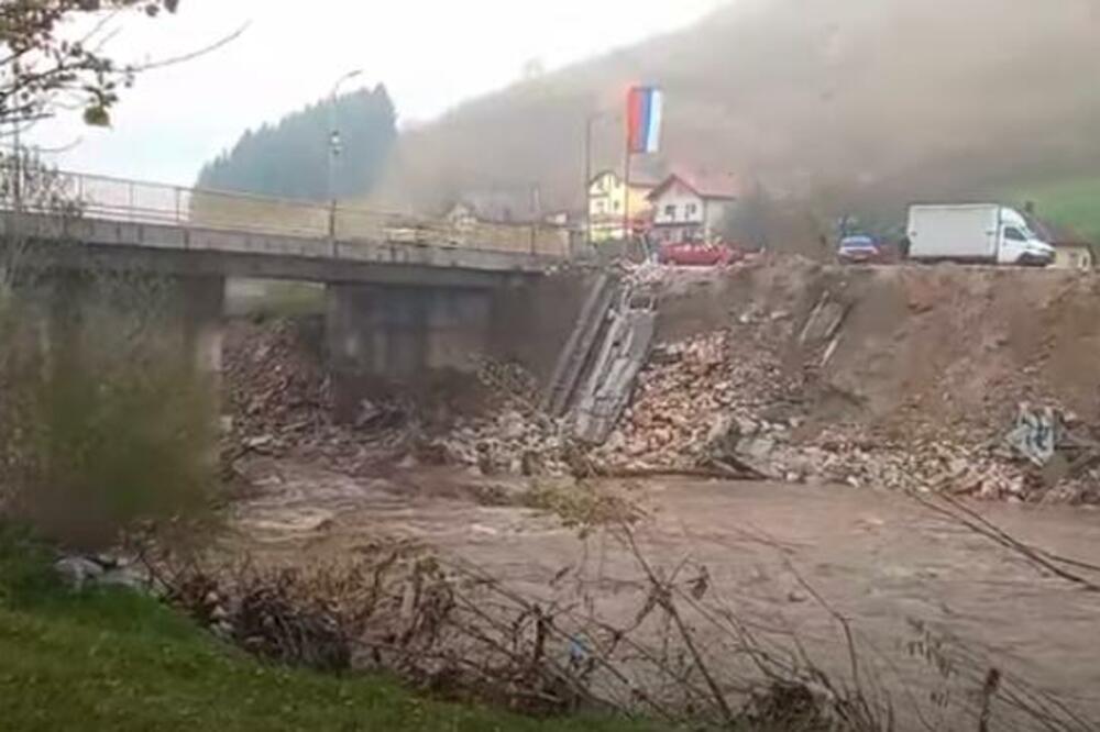 POPLAVE U ILIDŽI: Kiša ne prestaje, službe u pripravnosti (VIDEO)