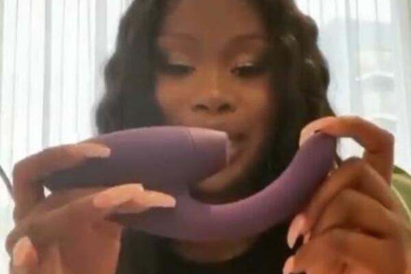 OD ORALNOG ODNOSA DO SAMOZADOVOLJAVANJA: ŽENE joj, bez blama, otkrivaju prljavi veš i misli, a ona im TRAŽI OVO