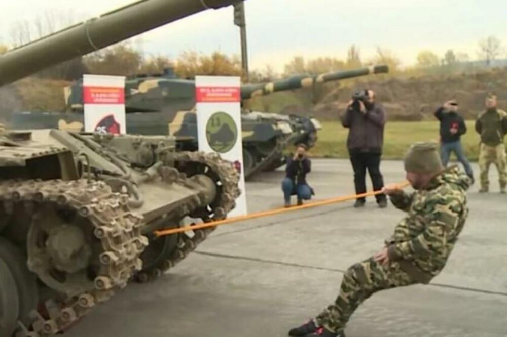 ZUBIMA VUKAO TENK TEŽAK PREKO 40 TONA: Ovo čak i nije najveće DOSTIGNUĆE "mađarskog Popaja"! (VIDEO)