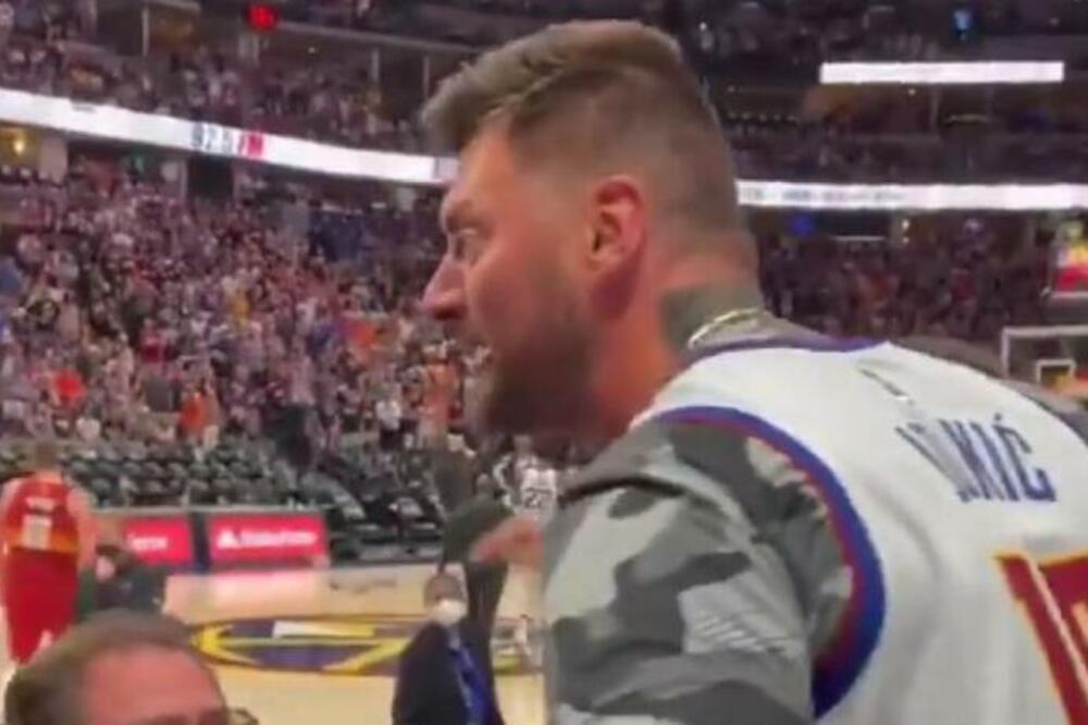 BRAĆA NIKOLE JOKIĆA POSMATRALA TUČU SA TRIBINA! Navijači KRIŠOM uspeli da zabeleže njihovu REAKCIJU (FOTO)