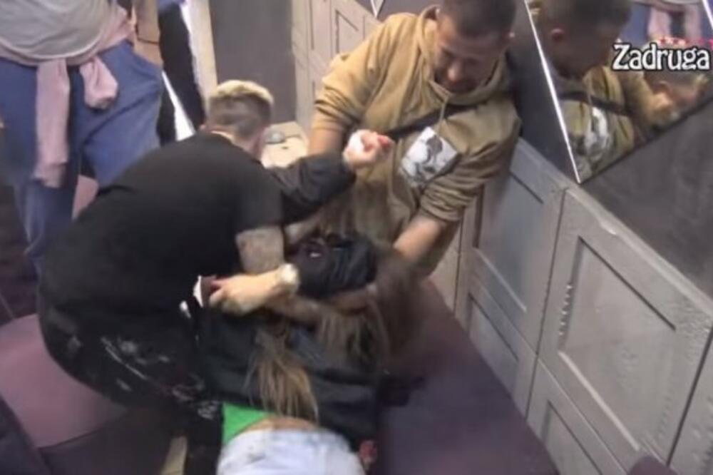 KAO DA JE ĐAVO UŠAO U NJU: Dalila ispuštala JEZIVE KRIKE, lomila sve oko sebe, CAR LAGANO ZAVRŠIO SA NJOM! (VIDEO)