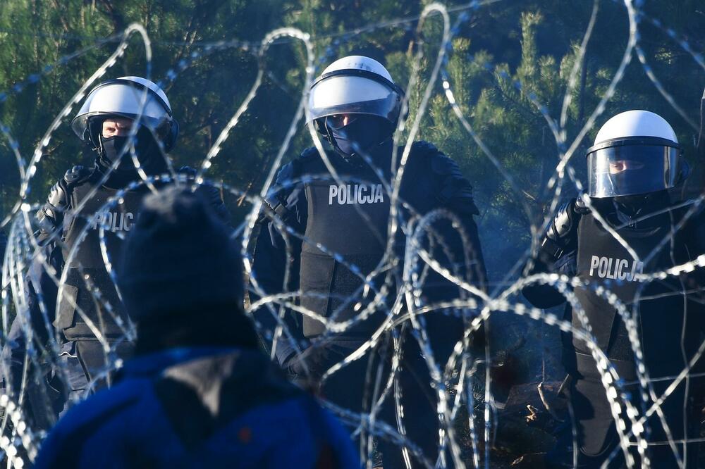 EVROPSKA KOMISIJA: Belorusija mora da prestane da šalje migrante na granicu sa Poljskom!