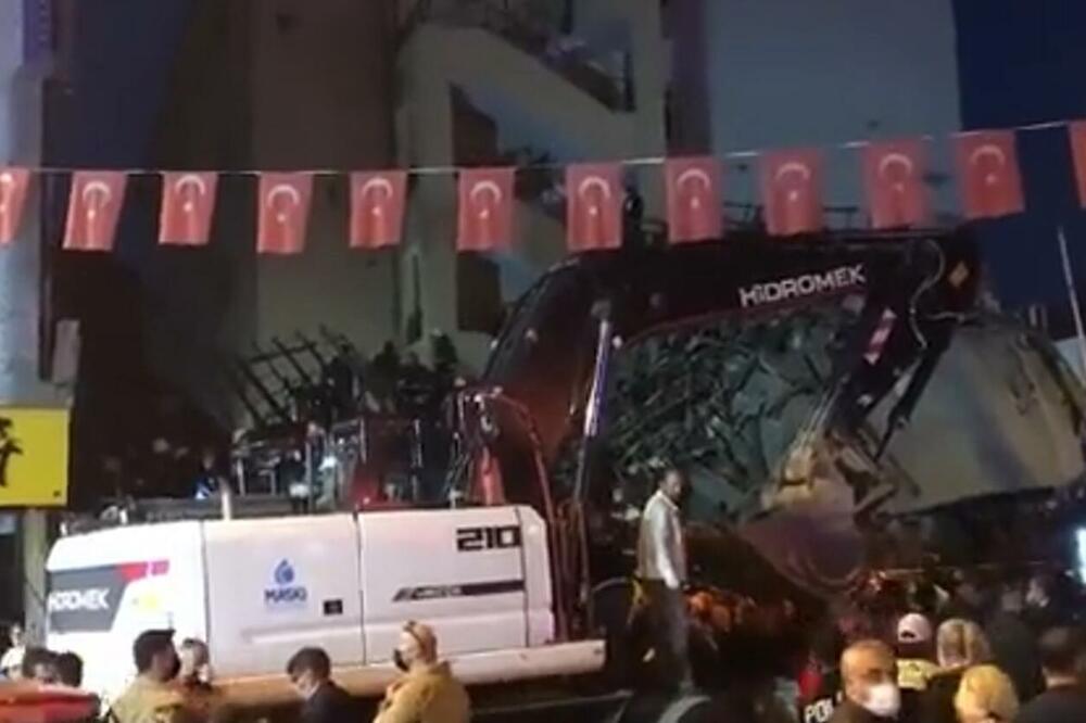 HAOS U TURSKOJ! Srušila se zgrada 13 ljudi spašeno, 10 zarobljeno u ruševinama (VIDEO)