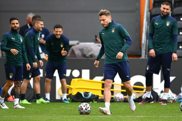 MANĆINI IMA SVE VIŠE PROBLEMA: Italija pre poslednju utakmicu u kvalifikacijama kuburi sa povredama!