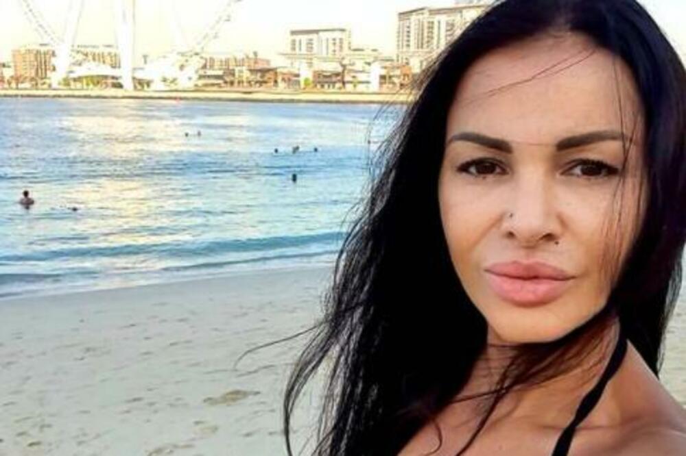 SRPSKA PEVAČICA SE SKINULA I POKAZALA TELO U 5. DECENIJI: Mami na greh FOTO