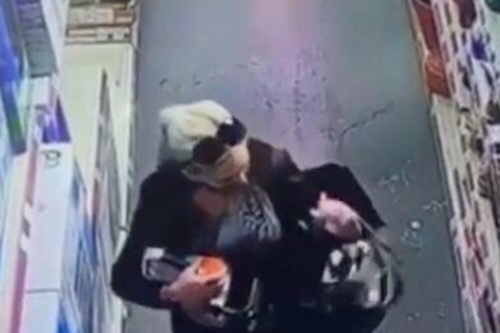 NESVAKIDAŠNJA KRAĐA: Svi ostali ZATEČENI kada su videli šta je žena pokušala da sakrije u GAĆAMA, NEVERICA! (VIDEO)