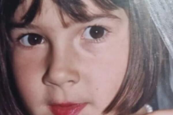 OVA SLATKA DEVOJČICA DANAS JE POPULARNA VODITELJKA KOJA SVOJIM IZJAVAMA BACA SVE U TRANS! Znate li o kome je reč?