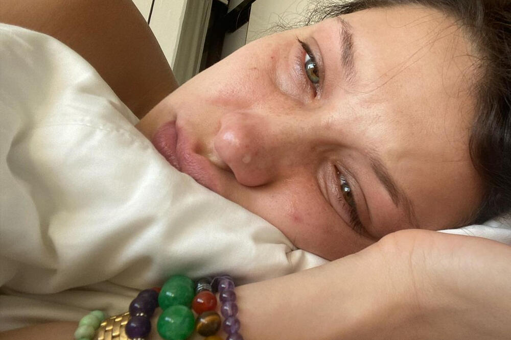 GODINAMA SE BORILA SA TEŠKOM BOLEŠĆU, A SADA JE JAČA NEGO IKAD: Najlepša žena na svetu se VRATILA na scenu